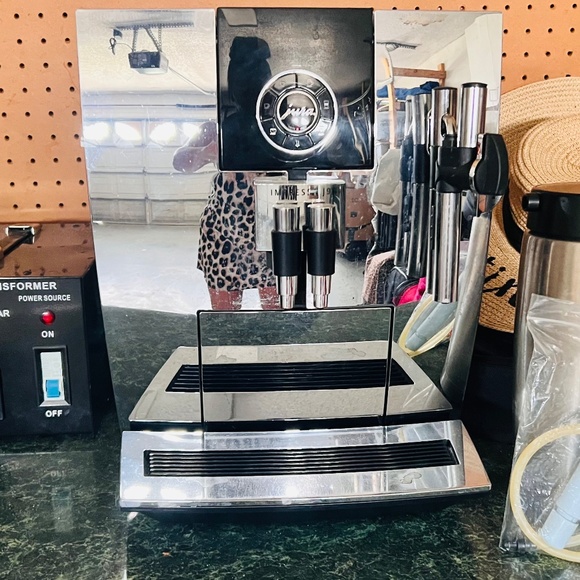 Jura Impressa J9 TFT One-Touch Coffee Machine - Picture 3 of 8